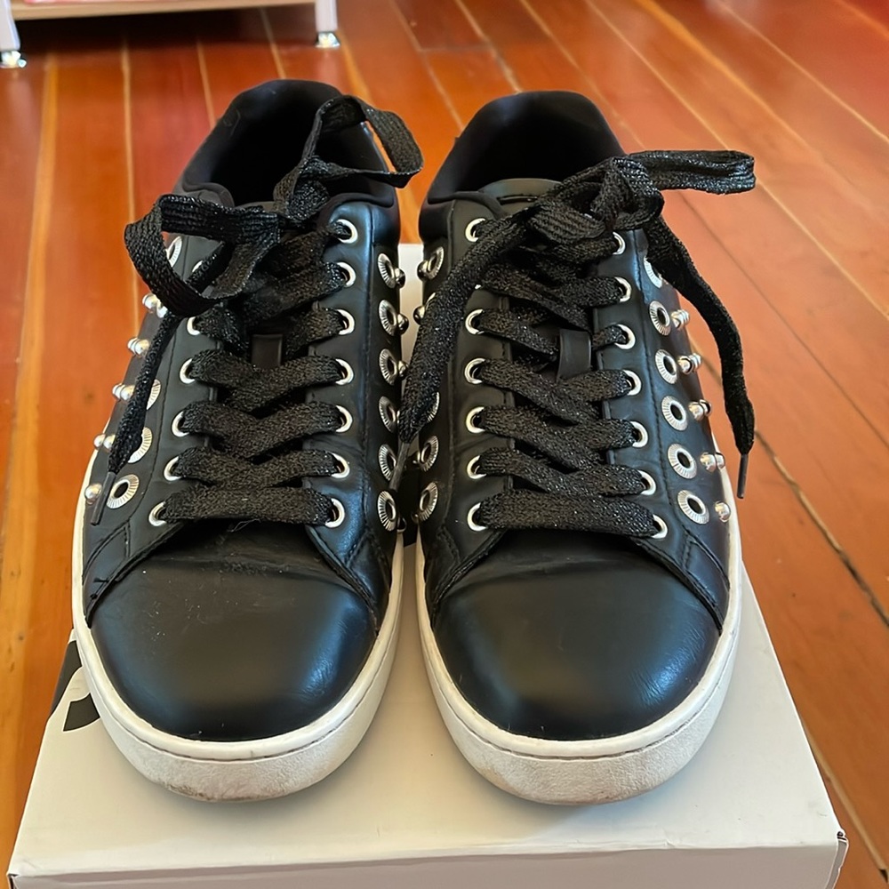 Aldo with metal detailing
